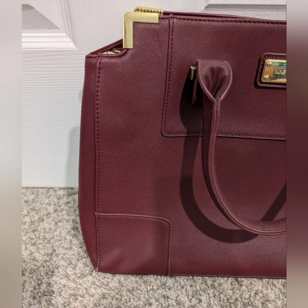 Nine West length closure owned